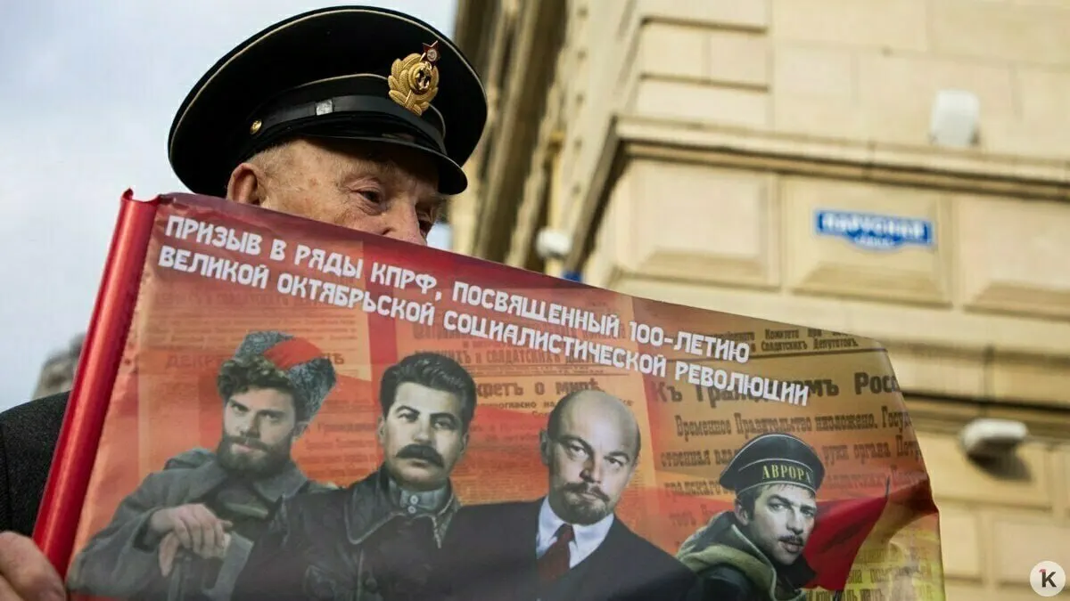 С 2026 года в предвыборной агитации запрещено применять образы умерших и вымышленных лиц, в том числе голоса, созданные ИИ. При использовании материалов, связанных с иностранными агентами, требуется обязательная пометка.