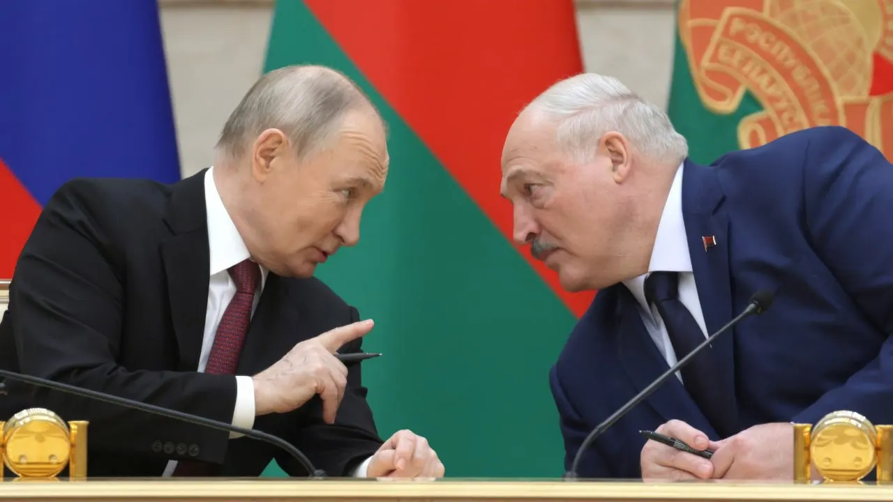 26 июня российский и белорусский лидеры встретились в резиденции на Валдае. Встреча прошла в узком составе — официальных подробностей не публикуют; обсуждались вопросы региональной безопасности, торгово‑экономического сотрудничества и Союзного государства.