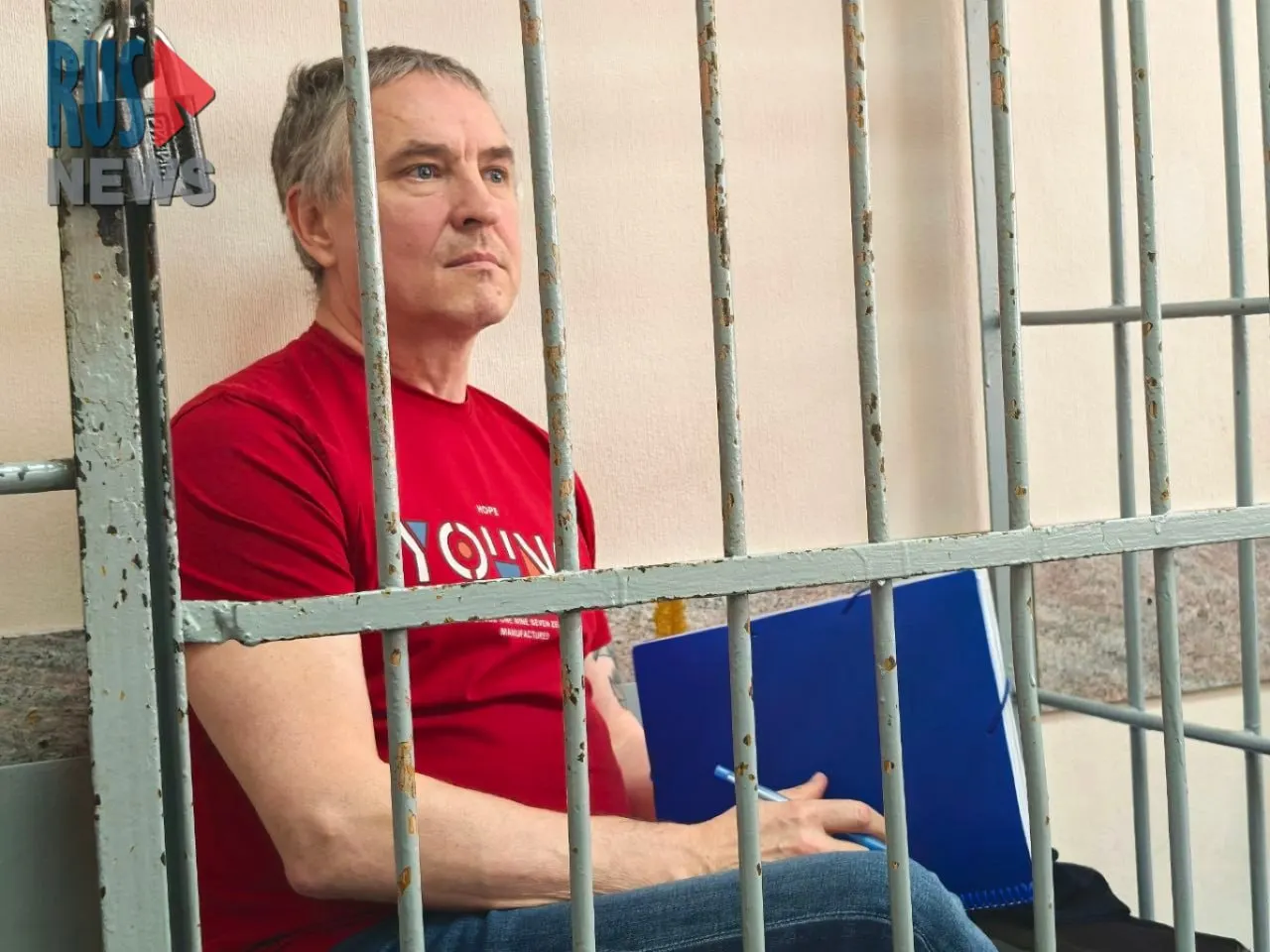 Прокурор заявил, что деятельность Соколова якобы угрожала безопасности государства, потребовал реального срока и изъятия телефона; сам обвиняемый отрицает размещение логотипа и ссылок в сообществе.