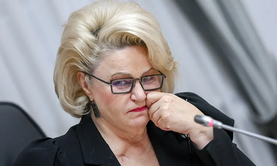Председатель комитета Госдумы по защите семьи Нина Останина призвала Роскомнадзор и Минцифры ограничить время пребывания детей в виртуальном пространстве и применить опыт ограничений для контроля над доступом к онлайн‑играм.
