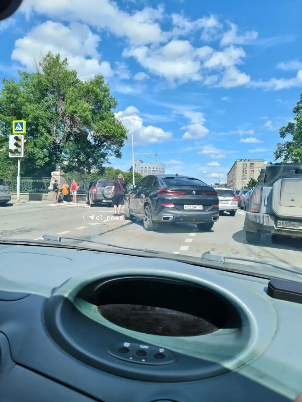 Возле Оперного театра столкнулись несколько автомобилей — в центре города образовалась большая пробка. Информация уточняется.