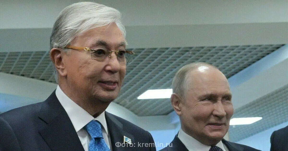 Президент заявил, что отношения между Россией и Казахстаном развиваются успешно и имеют стратегический характер. 25 июля в Омске он провёл двустороннюю встречу с президентом Казахстана Касым-Жомартом Токаевым перед началом XXII Форума межрегионального сотрудничества.