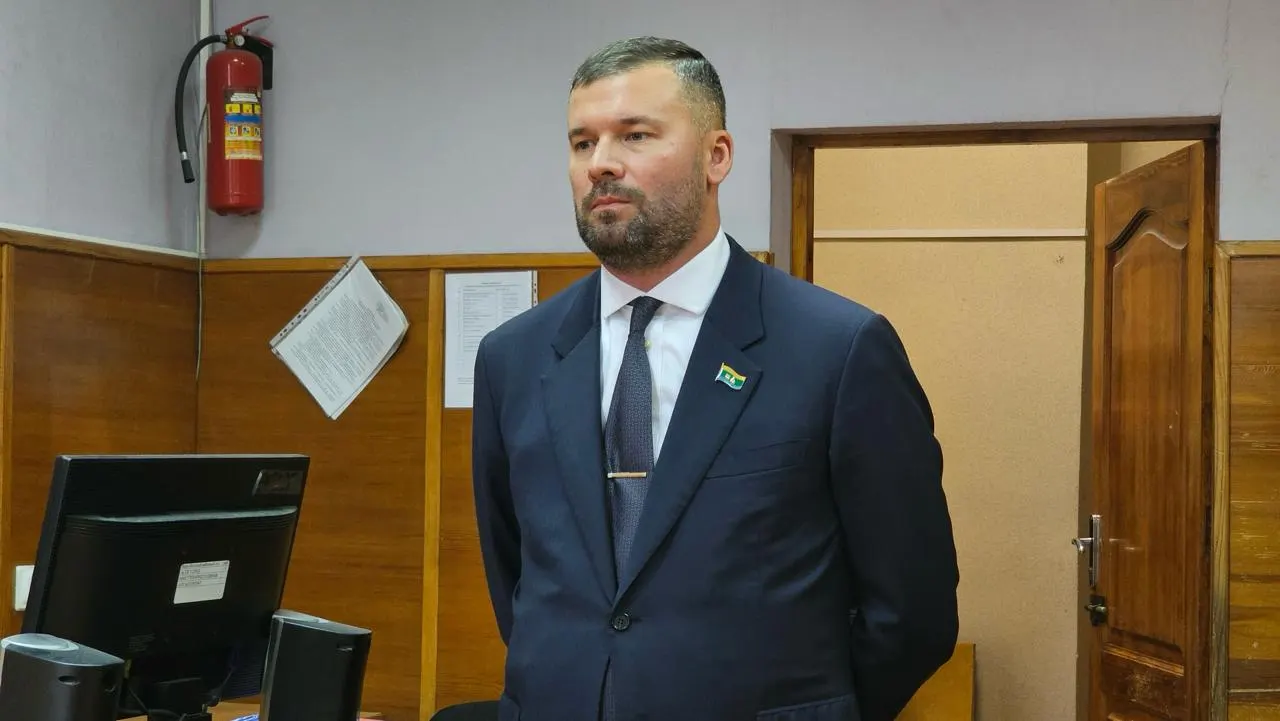 Верх-Исетский райсуд пересмотрел дело депутата Виталия Чачина и назначил штраф 2,5 млн рублей по обвинению в картельном сговоре при госзакупках.