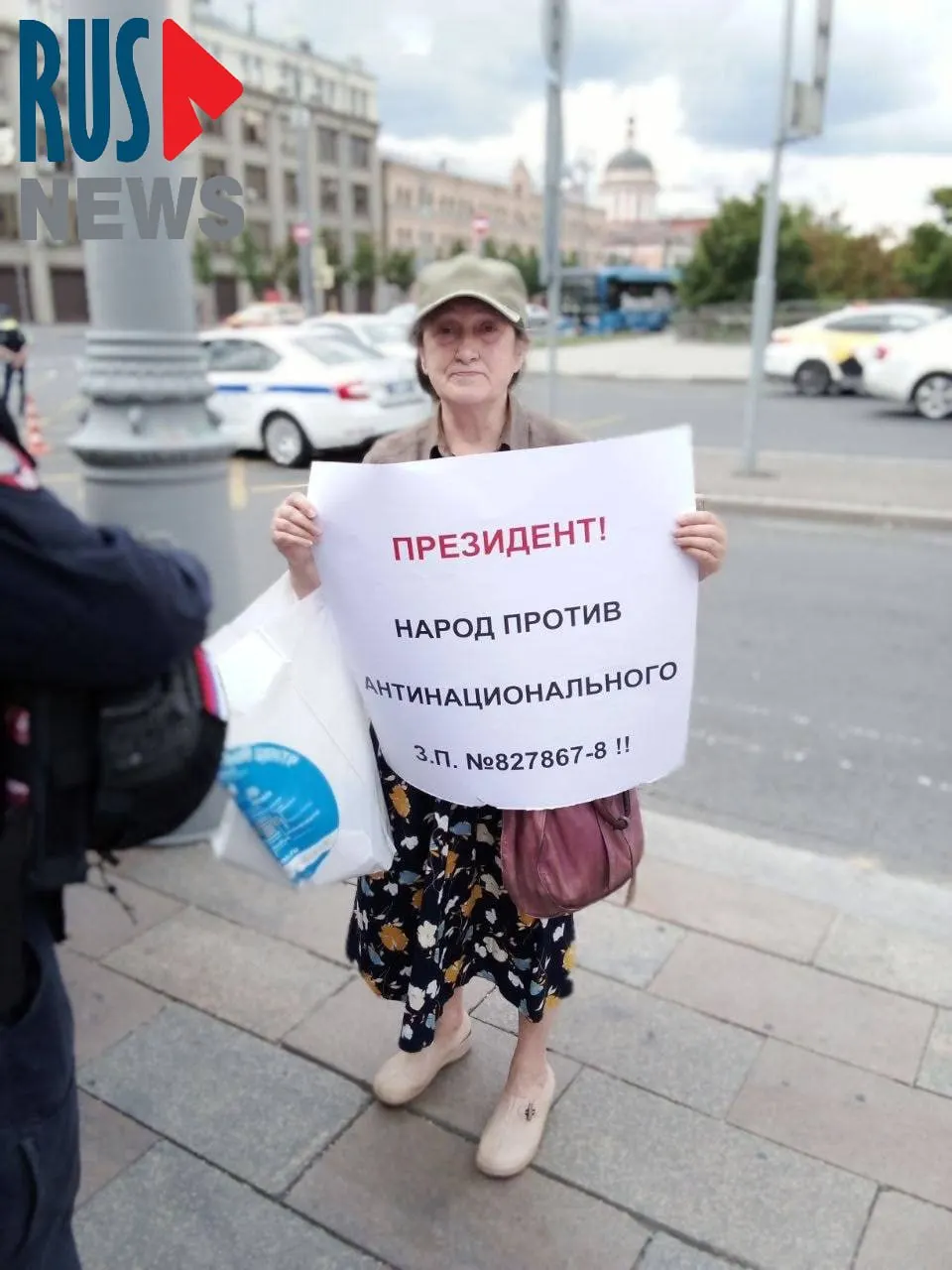 На Старой площади задержали Наталью Шамину — она выступала против законопроекта о передаче регионам права снимать памятники с государственной охраны. Градозащитники опасаются, что это приведёт к массовым сносам в интересах застройщиков.