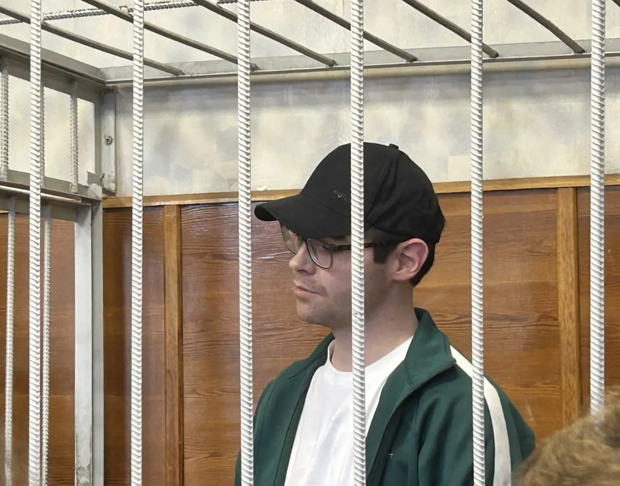 Свердловский областной суд подтвердил приговор и взыскал 120 тыс. руб. с журналиста Дениса Аллаярова; ранее ему назначили пять лет колонии, штраф 1,2 млн и запрет на редакционную деятельность.