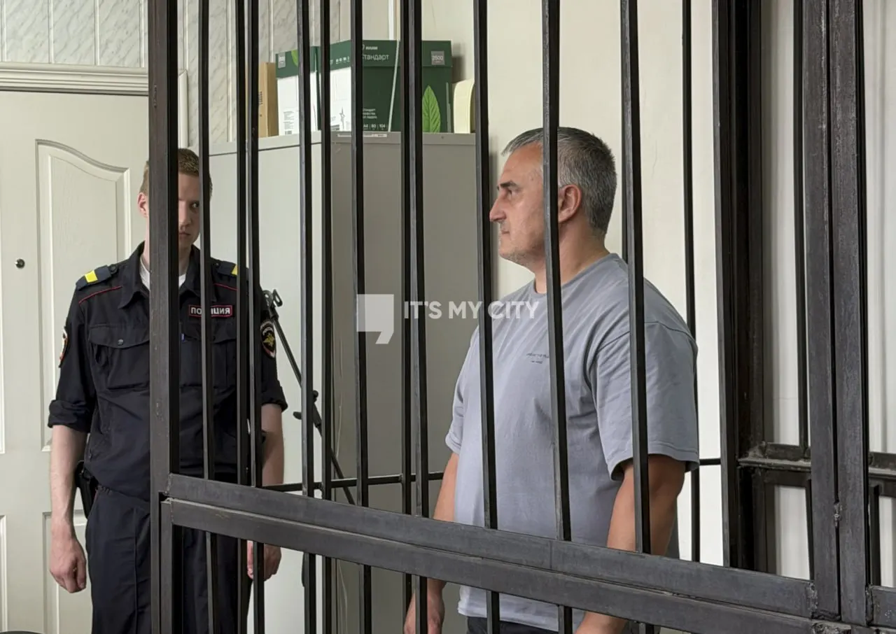 Октябрьский районный суд Екатеринбурга отправил в СИЗО Аркадия Вагнера по делу об избиении ученых РАН; ранее по этому же делу арестовали другого фигуранта.