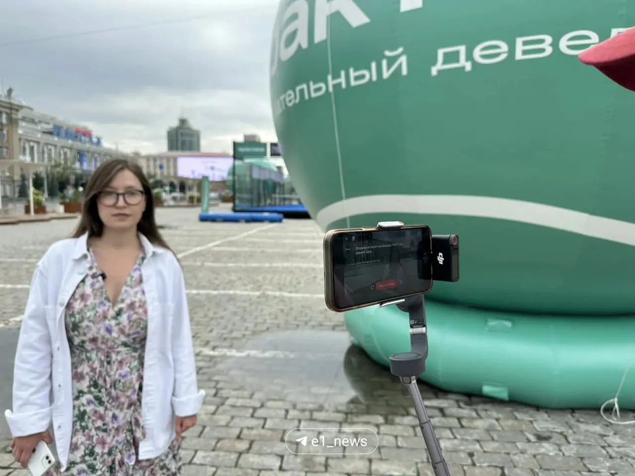 В центре Екатеринбурга на площади 1905 года появилась временная спортплощадка с кортами для падела, раздевалками, фудкортом и развлечениями. Первый турнир пройдет 1 августа, площадка будет работать до конца сентября.