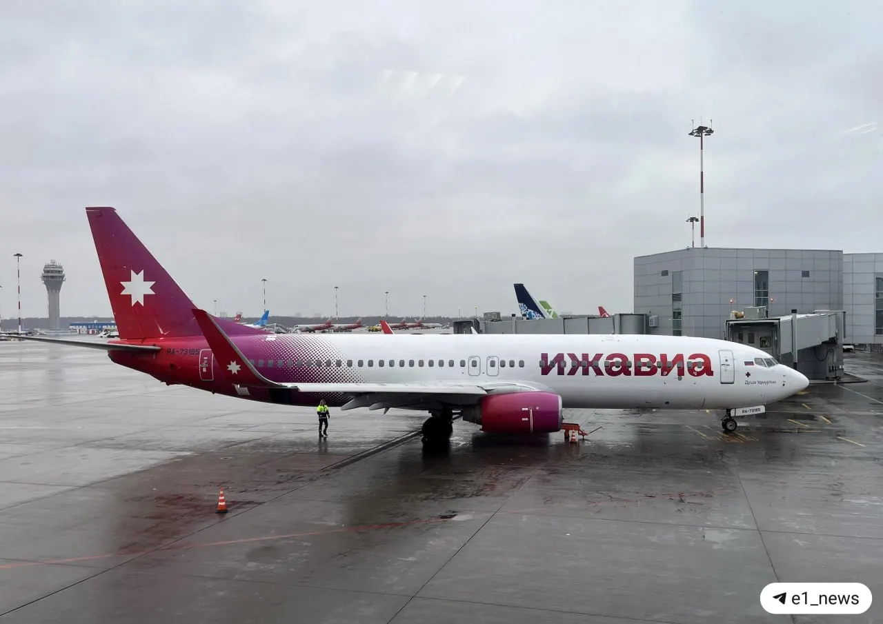 С 1 августа авиакомпания не сможет выполнять коммерческие рейсы: продажа билетов приостановлена. Из Кольцово отменят рейсы в Ижевск, Калининград, Москву, Санкт‑Петербург и Сочи.