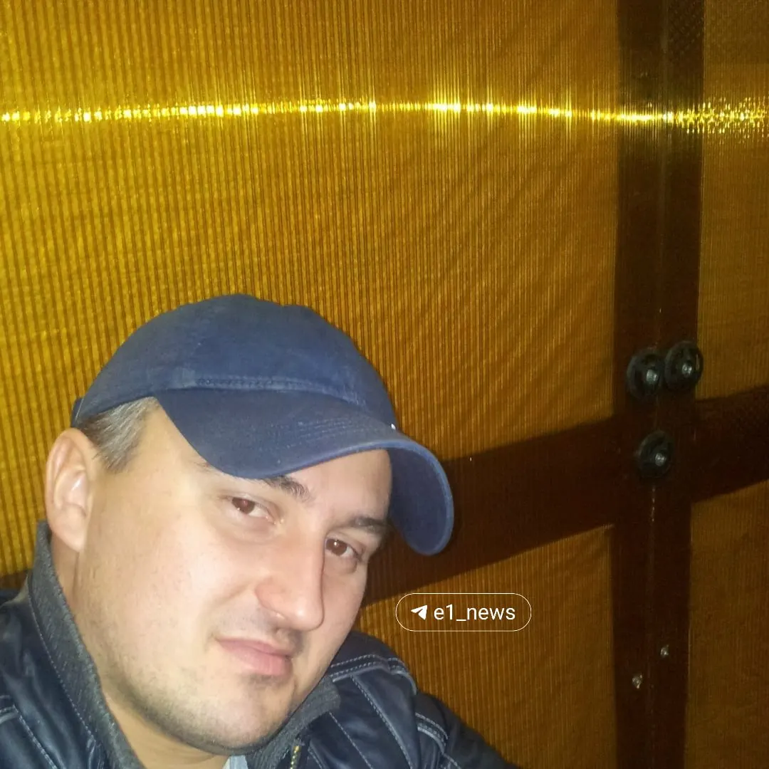 39‑летнему Аркадию Вагнеру предъявлено обвинение по статье «хулиганство». Родственники подтвердили задержание; меру пресечения определят 31 июля.