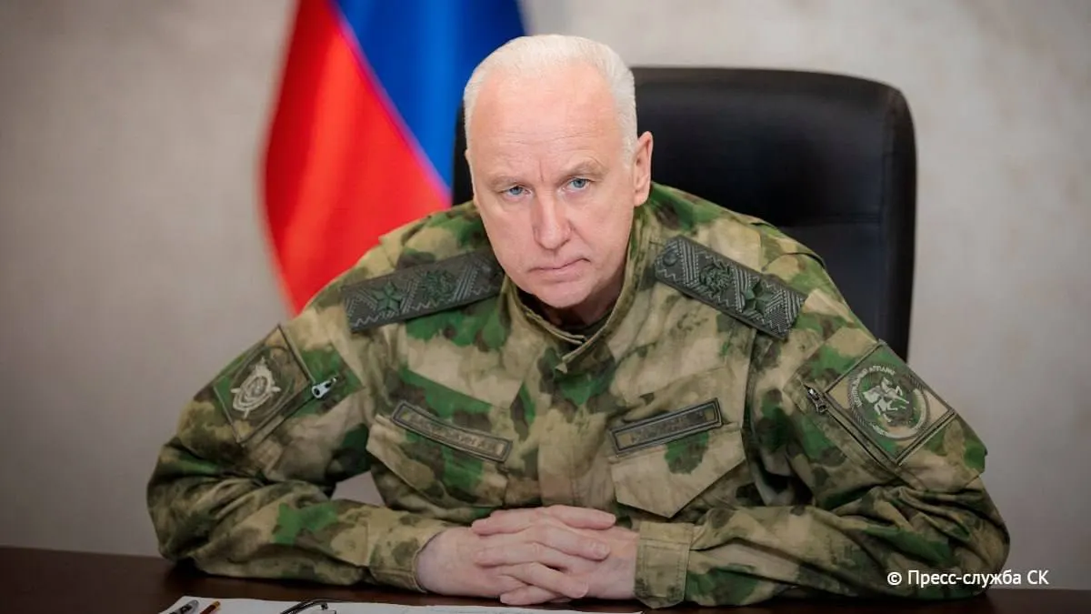 Глава Следственного комитета сообщил, что с начала войны атакованы 54 региона; 1472 человека погибли, 6754 получили ранения, ущерб оценивают более чем в 1 трлн рублей. Около трети погибших — за три месяца 2026 года.