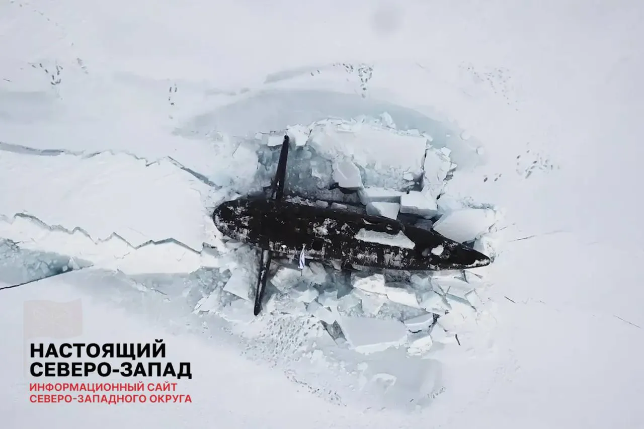 Правительство исключило из Федерального плана статистических работ показатель о доле современной военной техники в Арктической зоне — эти сведения больше не будут публиковаться. Тем временем в регионе продолжают наращивать военную инфраструктуру: в Мурманске строят завод по производству беспилотников, ведётся расширение военных гарнизонов и увеличение численности частей.