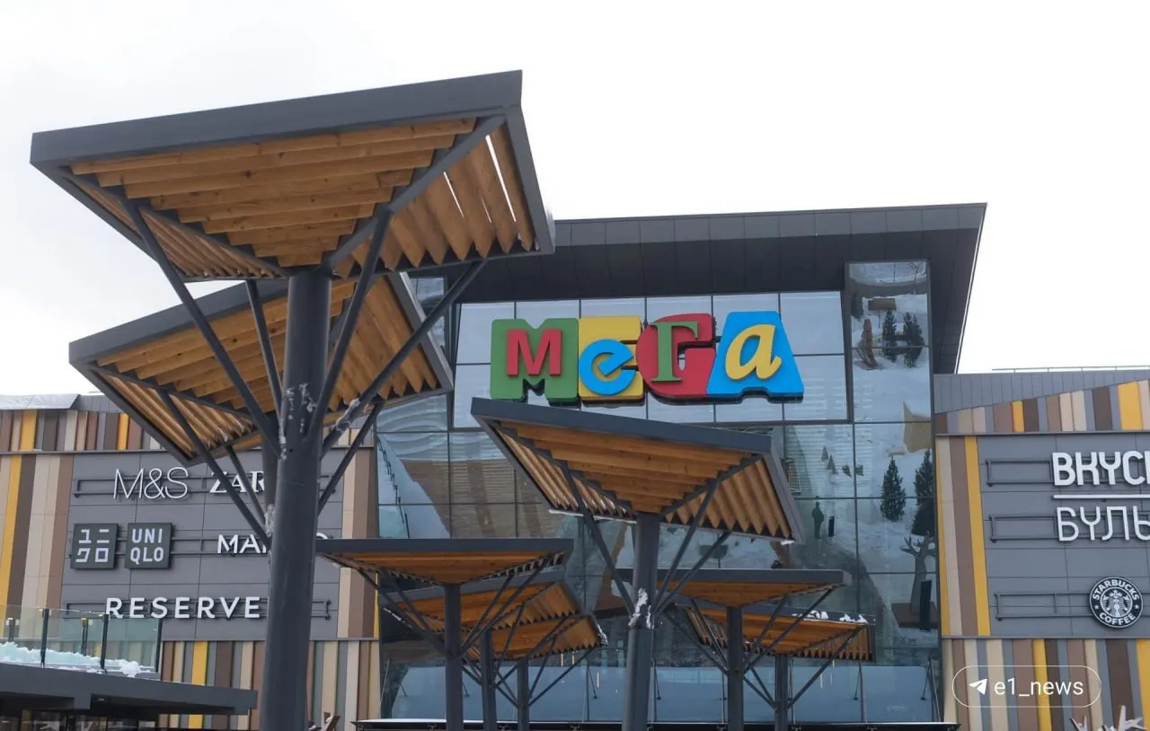 В городе обсуждались слухи о продаже ТРЦ на Металлургов, однако официально информация опровергнута: продажа и строительство второй очереди не планируются.