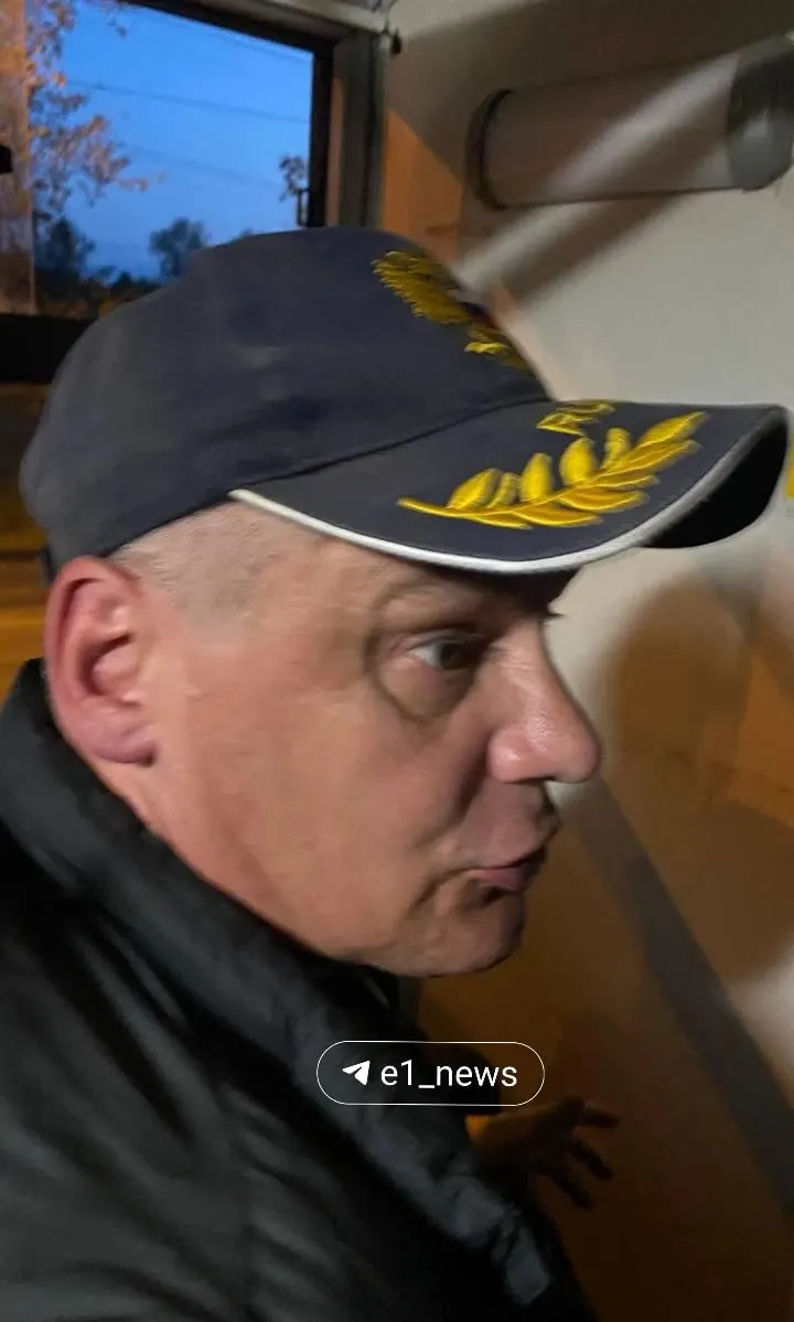 На автостанции в Сысерти произошёл конфликт между пассажиркой и мужчиной в форме ЧОП; пострадавшая намерена обратиться за юридической помощью. Удар был, но попал не на кадр.