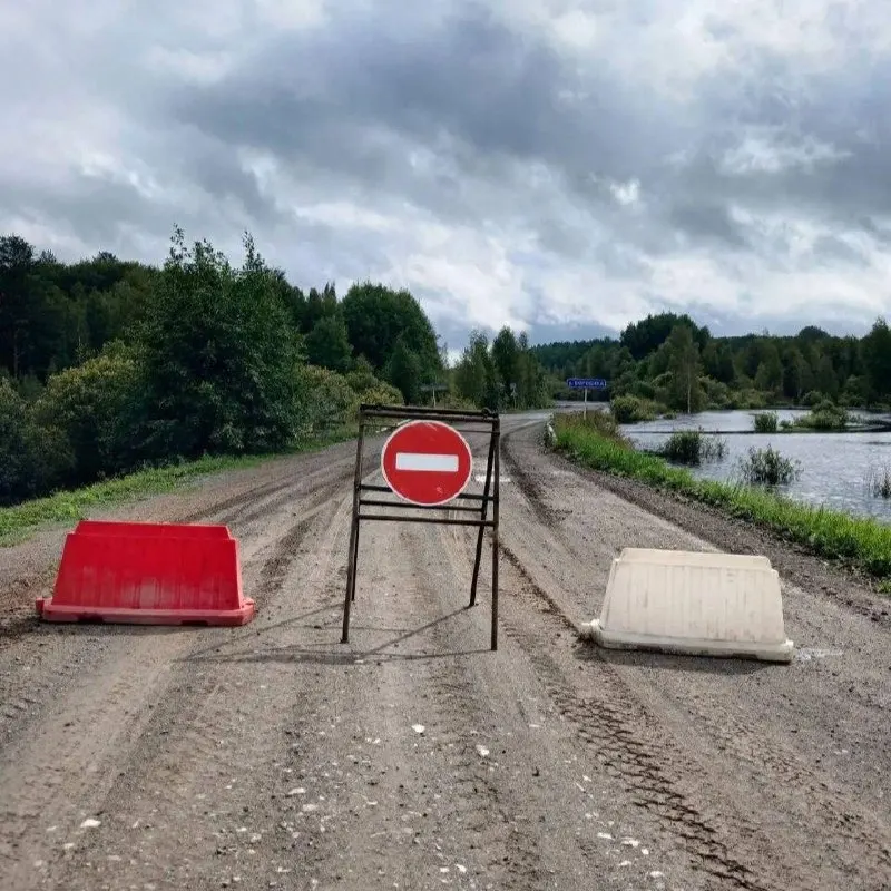 Из-за продолжительных дождей сохраняются проблемы с водоснабжением в Каменске-Уральском: подача воды ограничена по расписанию, жители вынуждены прибегать к подвезу воды, возможны повторные паводки.