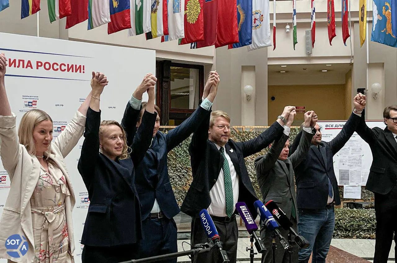 Эмигрантские политики призывают прийти на участки 20 сентября в полдень и проголосовать за «Яблоко», заявляя об антивоенной позиции партии; организаторы подчёркивают, что сама партия не причастна к инициативе.