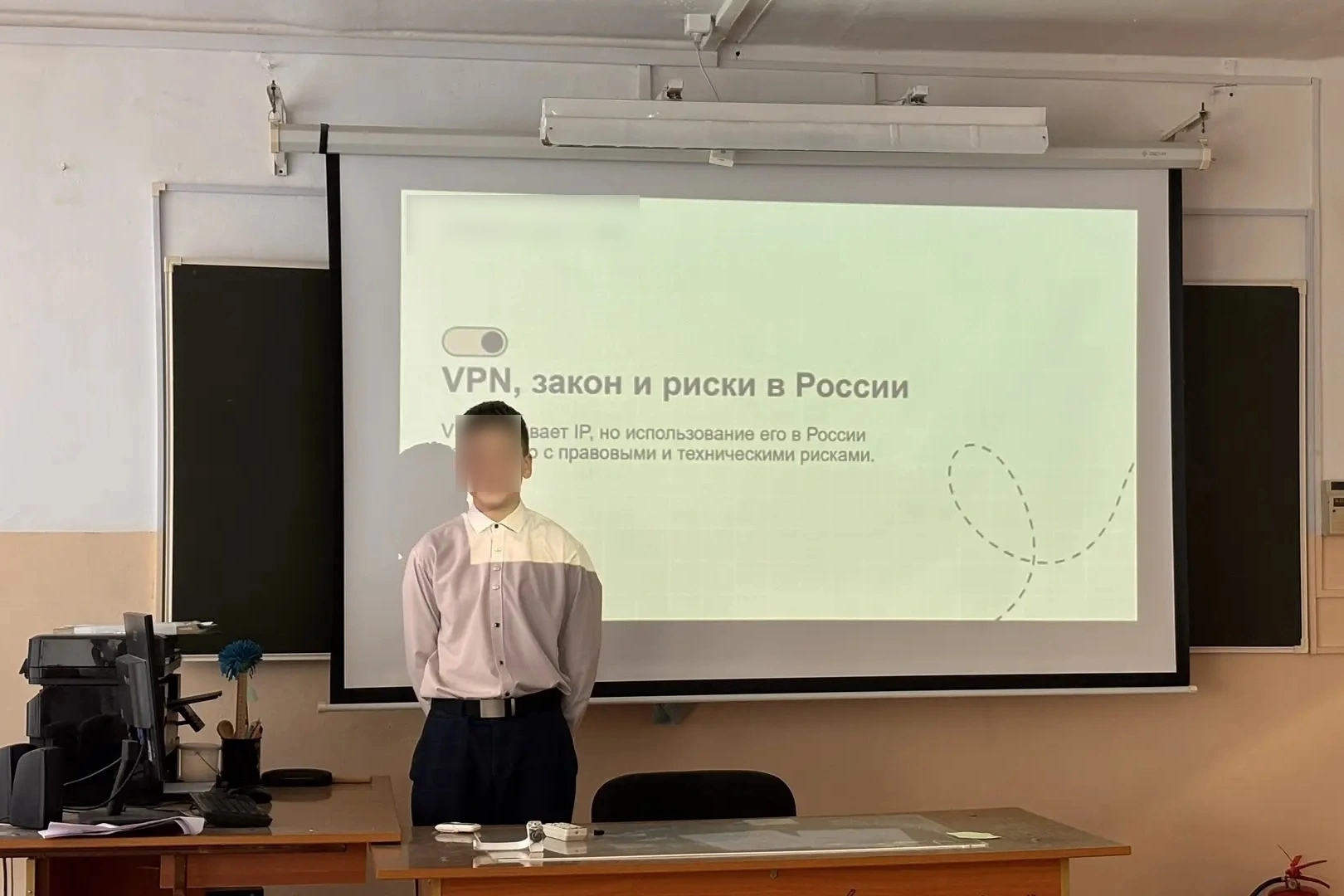 В разных регионах России школы начали организовывать уроки и беседы о рисках использования VPN, утечке персональных данных и юридических последствиях онлайн-активности.