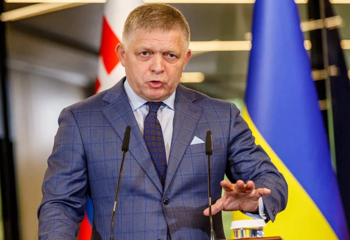 Помощник президента Юрий Ушаков заявил, что Роберт Фицо приедет на памятные мероприятия 9 мая в Москву; парад при этом пройдет без проезда военной техники.