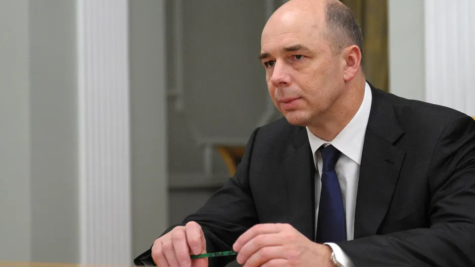Глава Минфина сообщил, что ИИ используется как подсказка при формировании бюджета и в работе налоговой и таможни, однако окончательные решения остаются за специалистами. Применение технологий происходит на фоне рекордного дефицита консолидированного бюджета.
