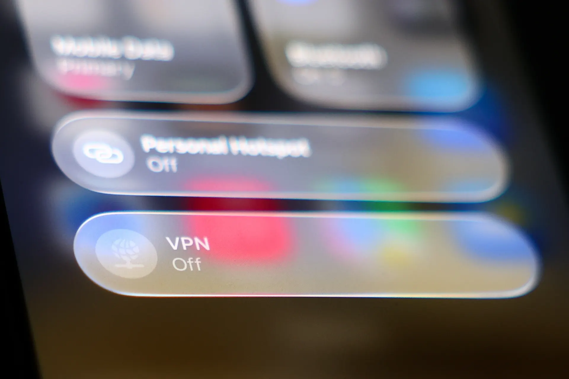 После требований ограничивать доступ через VPN некоторые платформы вновь стали доступны при включённом VPN для части пользователей, тогда как у других доступ по‑прежнему возможен только при его отключении.
