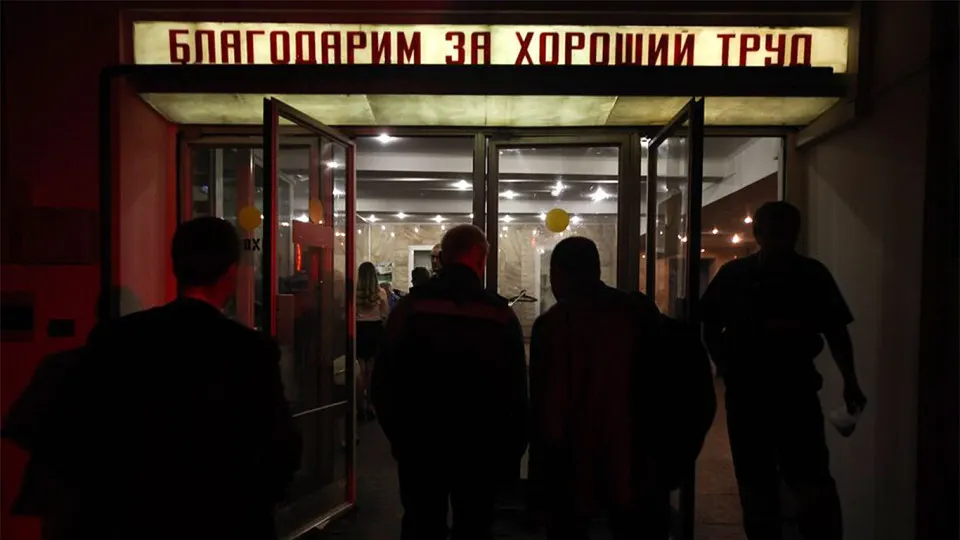 Число работников бюджетной сферы, рекомендованных к увольнению, превысило 105 тысяч человек, сильнее всего увольнения затронут столичный регион и ряд областей, где уже фиксируются задержки зарплат бюджетникам.