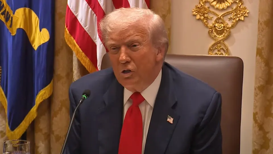 Президент США заявил, что Иран просит разблокировать Ормузский пролив на фоне затянувшихся переговоров; Тегеран предлагает трёхэтапный план, который пока не устраивает Вашингтон.