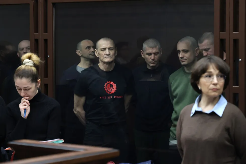 История фигурантов «херсонской девятки», которых задержали в оккупированном Херсоне летом 2022 года, два месяца держали в подвале и пытали, а затем осудили на сроки от 14 до 20 лет на основании признаний, полученных под давлением.