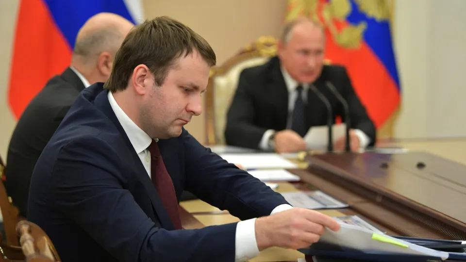 Помощник президента по экономике Максим Орешкин заявил, что ограничение доступа в интернет не стало причиной сокращения ВВП в начале 2026 года. По его словам, на динамику влияют дефицит ресурсов и кадров, медленные структурные изменения и замедленное внедрение технологий; Центробанк прогнозирует рост 0,5–1,5%.