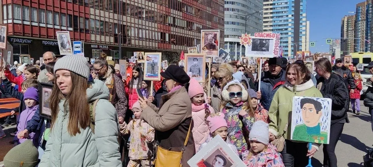 В Кудрово и Янине объявлены маршруты и время мероприятий; губернатор Ленобласти подтвердил очный формат в регионе. В Петербурге окончательное решение по формату акции пока не принято — открыт приём заявок на онлайн‑участие.