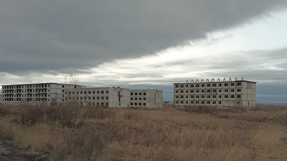 Рождаемость в России в 2026 году продолжила падать и обновила минимум за более чем 200 лет, несмотря на запреты, пропаганду многодетности и многотриллионные программы поддержки семей.