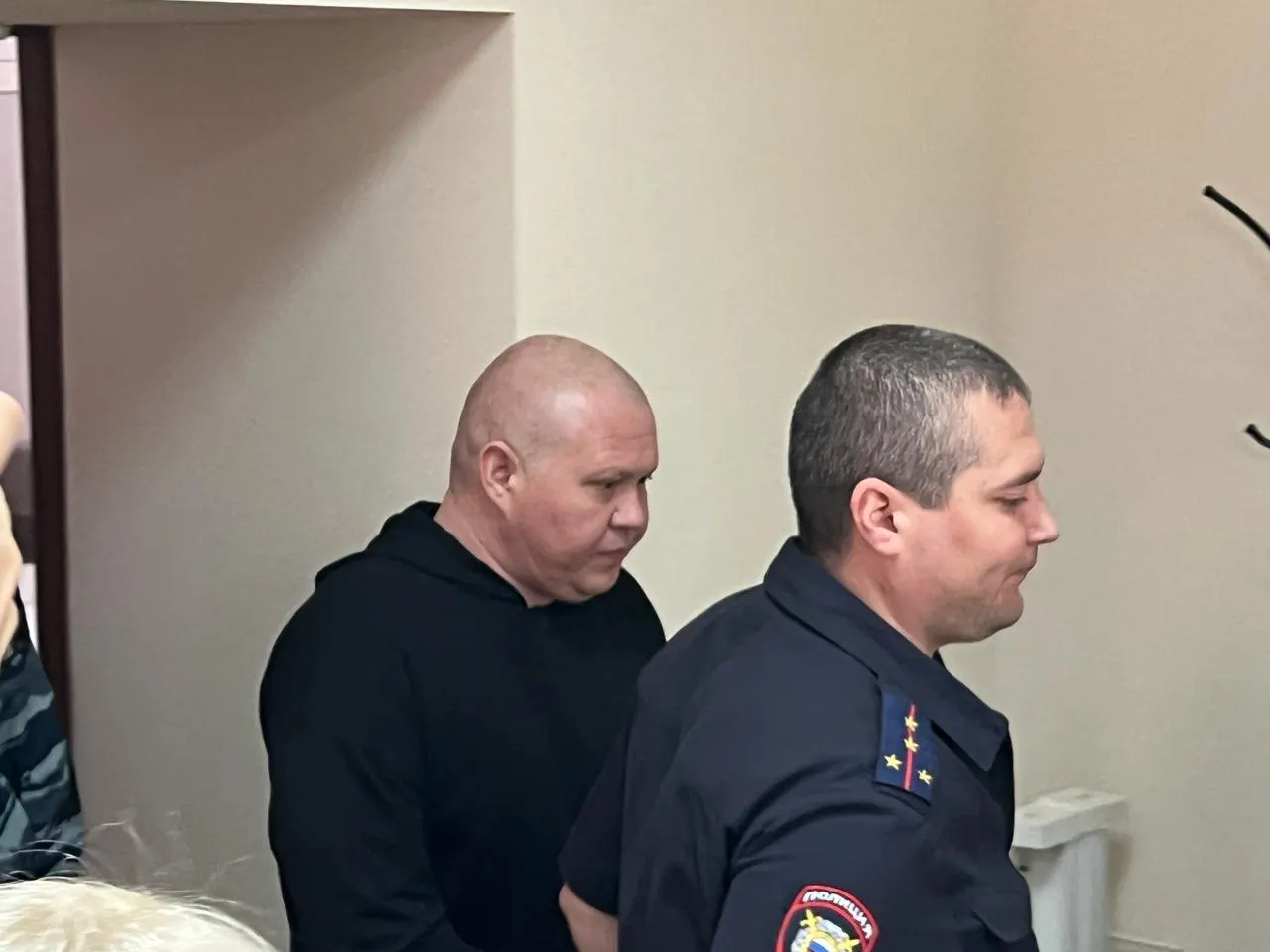 Кировский районный суд признал Александра Банникова виновным во взятке и присвоении денег подчинённых; с учётом неотбытых сроков ему назначено 7,5 года лишения свободы, также он лишён звания полковника.