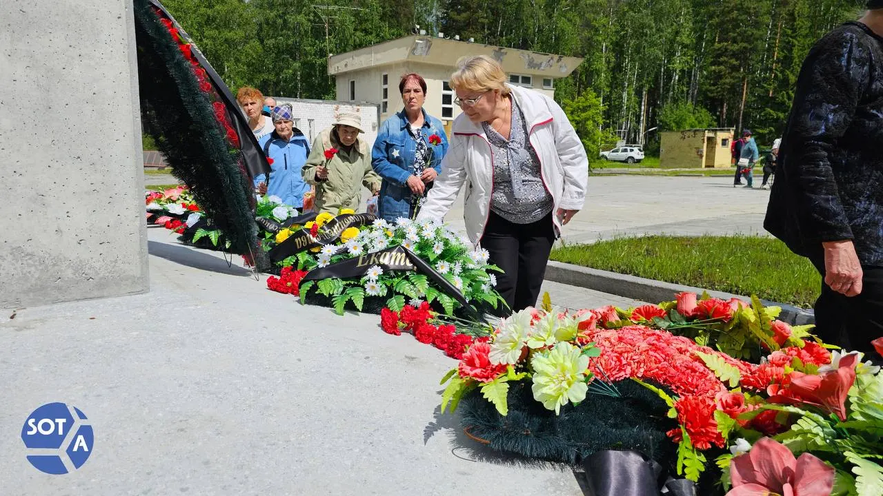 На Мемориальном комплексе памяти жертв политических репрессий в Екатеринбурге прошла гражданская панихида: священнослужители, уполномоченный по правам человека и общественники возложили цветы и помолились в память о жертвах массового террора.