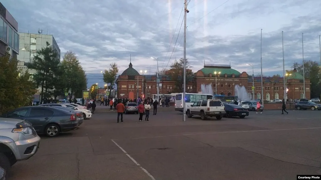 Суд назначил Грибенко ещё 10 суток ареста по статье о неповиновении полицейским. Правозащитники считают, что задержания и обыски в разных регионах — часть давления на партию перед выборами.