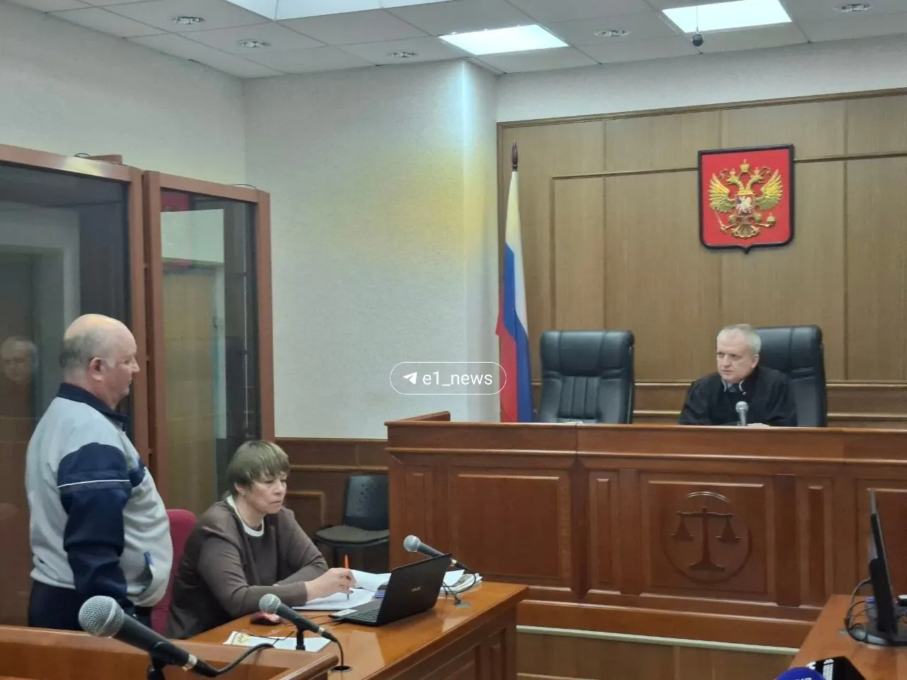 70‑летнего мужчину обвиняют в убийстве, сокрытии преступления и мошенничестве — инцидент произошёл в Полевском 13 лет назад, подсудимый вину не признаёт.