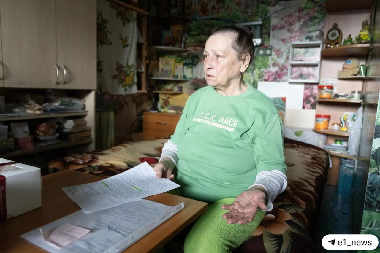 76‑летняя женщина унаследовала ипотеку и несколько кредитов после смерти дочери; банк списал задолженность и отказался от взыскания жилья, благодаря чему квартира осталась у наследницы.