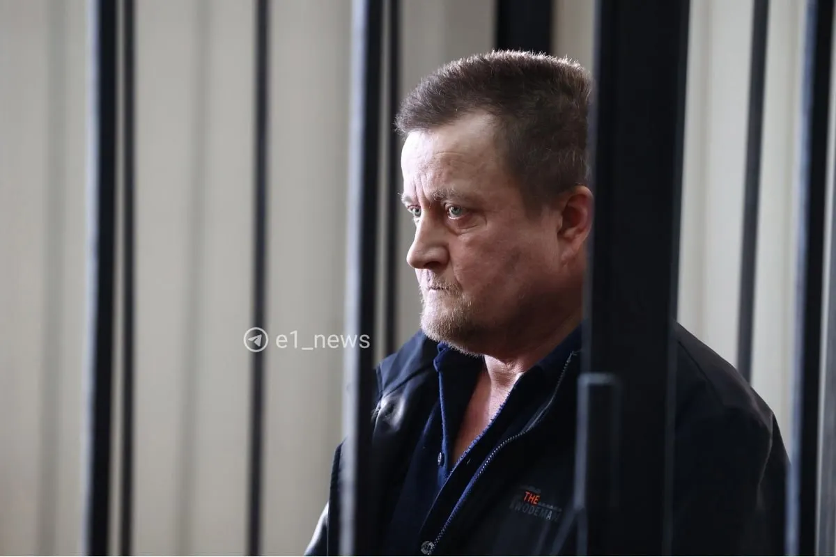 В Октябрьском суде Екатеринбурга завершает рассмотрение дело об исчезновении 15‑летней глухонемой девочки. Гособвинение просит для обвиняемого восемь лет колонии, приговор объявят в ближайшее время.