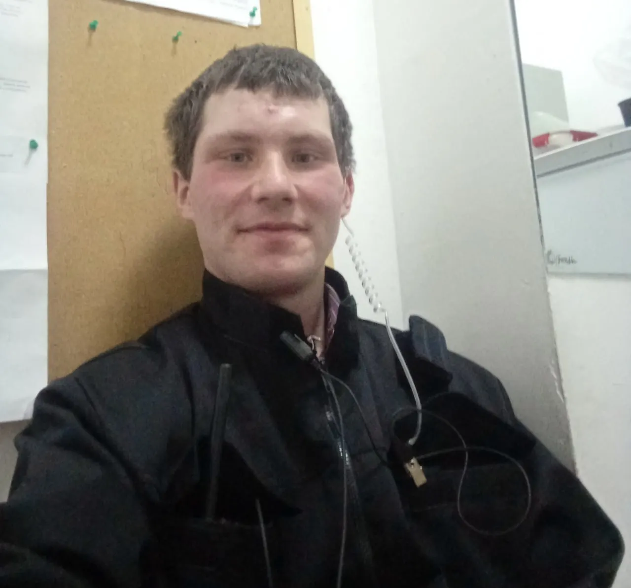 Центральный окружной военный суд признал 28‑летнего Сергея Черепанова виновным в оправдании терроризма и назначил штраф; ему также запретили администрировать сайты и интернет‑каналы. Ранее его включили в перечень террористов и экстремистов.