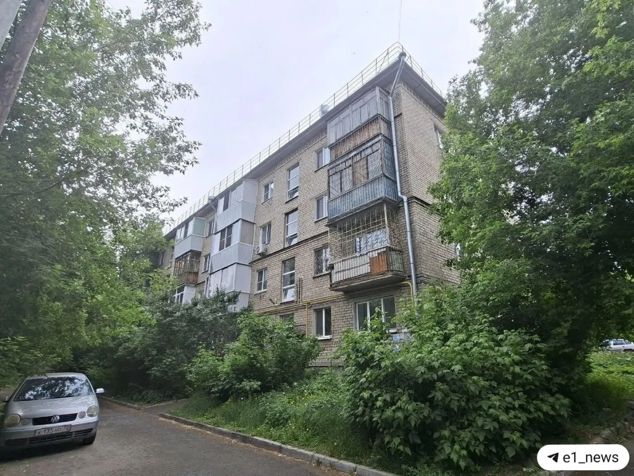 В дом по адресу Санаторная, 11а временно отключили газ: при проверке специалисты обнаружили отсутствие тяги в вентиляционных каналах. Подрядчик очищает вентканалы, повторную проверку проведут после завершения работ — газ восстановят при отсутствии нарушений.
