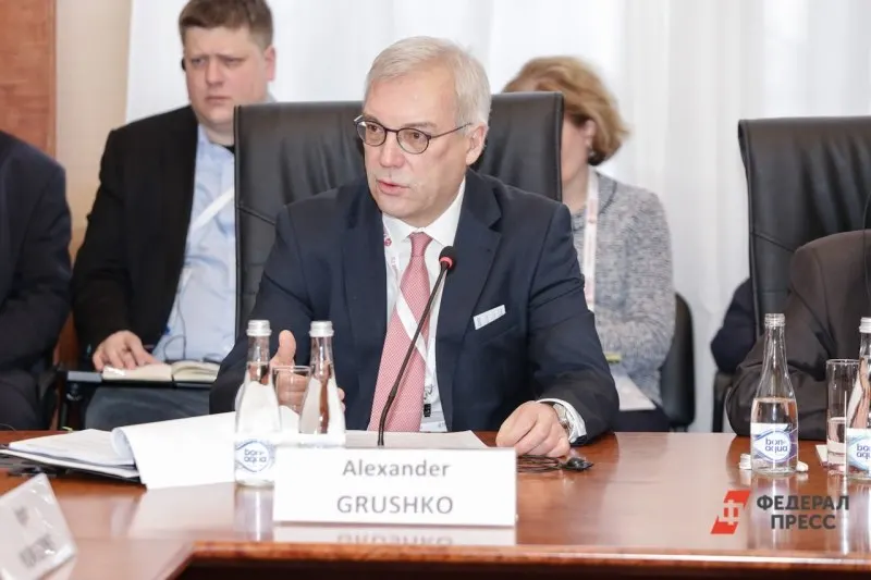 Замминистра иностранных дел Александр Грушко предупредил, что любые попытки НАТО блокировать или применять силу против Калининградской области обернутся серьёзными последствиями для альянса. Он также назвал риск захвата региона нулевым и подтвердил, что у России есть все средства для его защиты.