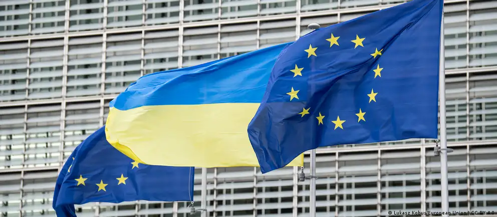 Евросоюз планирует 12 мая утвердить новый пакет ограничений в отношении лиц и структур, обвиняемых в депортации и принудительном перемещении украинских детей; по оценкам, вывезено более 20 тысяч детей.