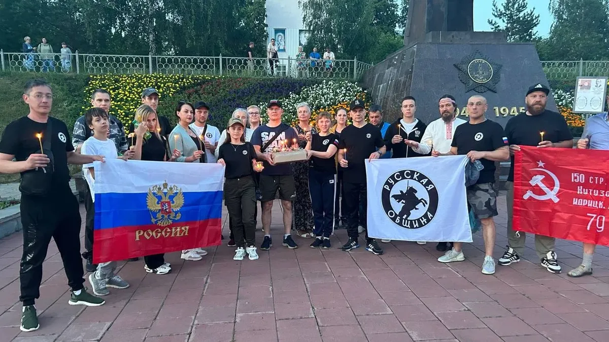 По результатам изучения финансовых документов расследователи пришли к выводу, что крупнейшее националистическое объединение получает средства через фонды, связанные с политологом Сергеем Михеевым и предпринимателем Игорем Худокормовым.