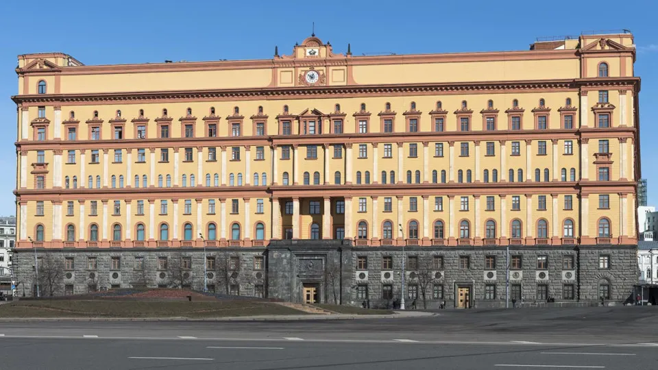 Руководитель Погранслужбы ФСБ заявил о нарушениях договорённостей со стороны Финляндии и Эстонии, ограничениях на пересечение границы и росте провокационных действий. Москва готовится к различным сценариям на фоне усиления военной активности у западных границ.