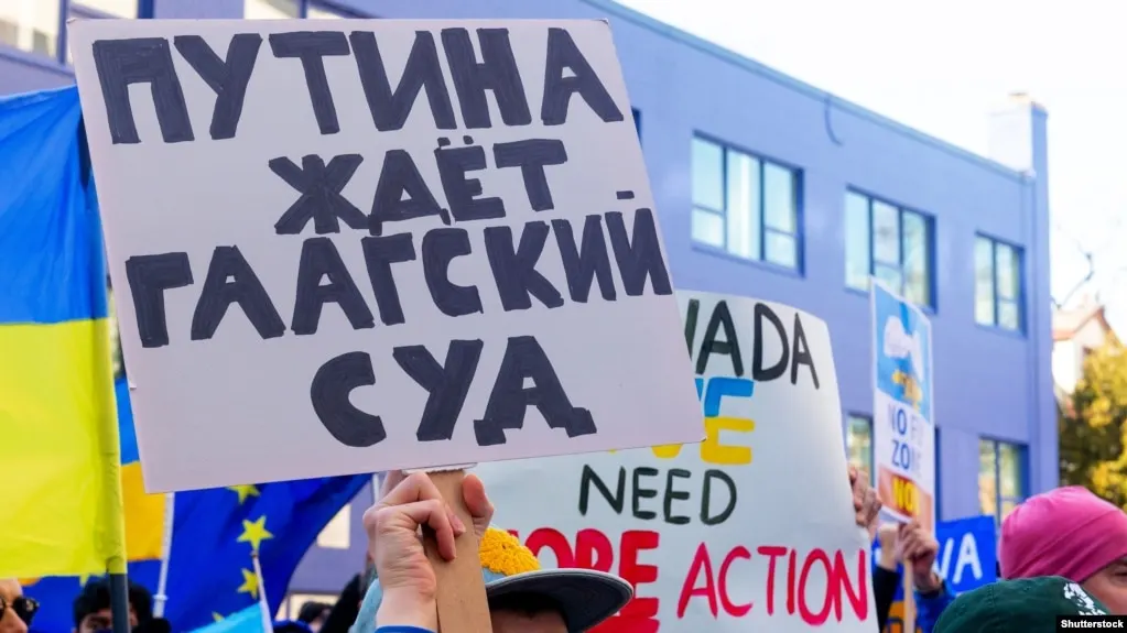 Комитет министров Совета Европы принял расширенное частичное соглашение о создании руководящего комитета Специального трибунала по преступлению агрессии против Украины. Более 30 стран и ЕС заявили о намерении присоединиться, Нидерланды готовы принять первоначальную фазу работы в Гааге.