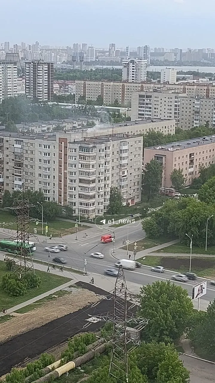 На Сортировке зафиксирован пожар — очевидцы сообщают о дыме у дома, к месту прибыли скорая и пять пожарных расчётов. Информация о пострадавших и причинах возгорания уточняется.