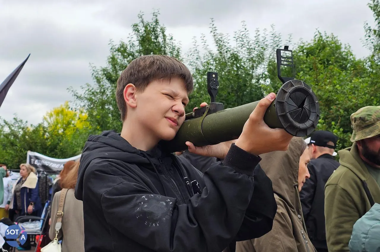 Во время празднования трёхлетия местной ячейки «Русской общины» активистка движения «Спаси жизнь» призывала отказаться от абортов, раздавая листовки с апокалиптическими утверждениями о «постабортном синдроме» и критикуя западные ценности.