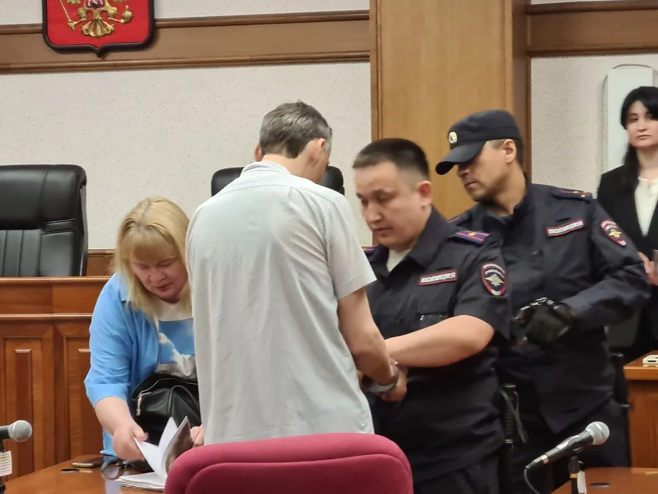 Педагога Детской хоровой школы №2 признали виновным в домогательствах к трём несовершеннолетним: суд назначил наказание — 10 лет колонии строгого режима. В зале суда он вину не признал и был взят под стражу.