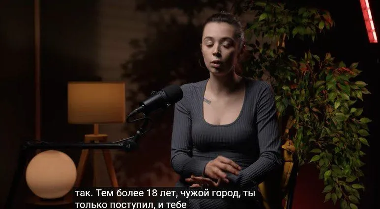 Выпускницы и студентки рассказали о сексуальных домогательствах и психологическом давлении со стороны преподавателя; по их словам, руководство вуза и полиция не отреагировали.