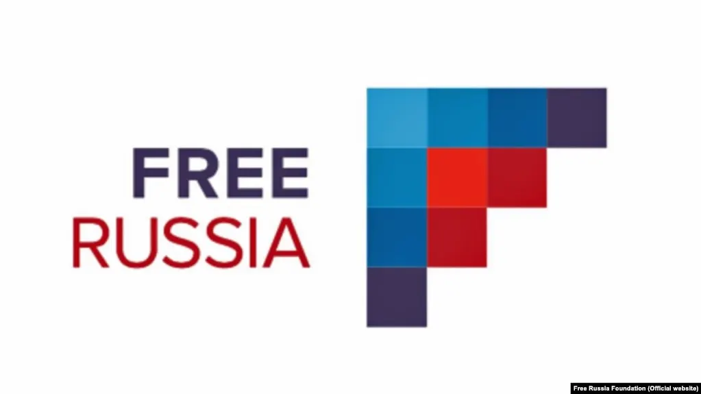 Росфинмониторинг внёс в реестр лидеров зарегистрированного в США фонда «Свободная Россия», в том числе президента и нескольких вице‑президентов. В фонде называют это продолжением репрессий против голосов, выступающих за демократию.
