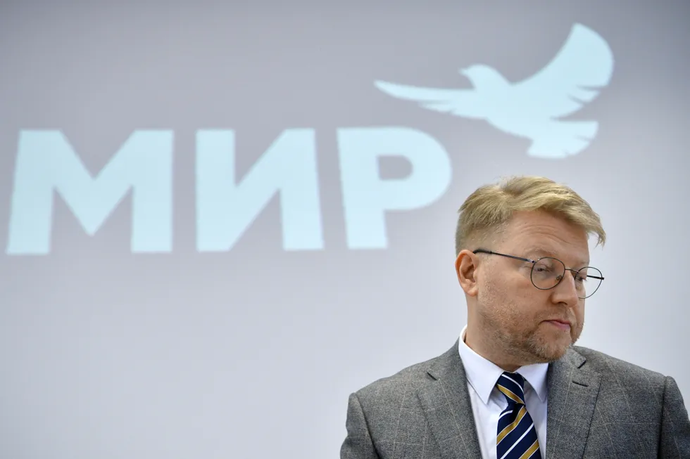 В преддверии думских выборов в регионах усилились меры против партии «Яблоко»: обыски в офисах, задержания активистов и административные штрафы мешают формированию партийных списков.