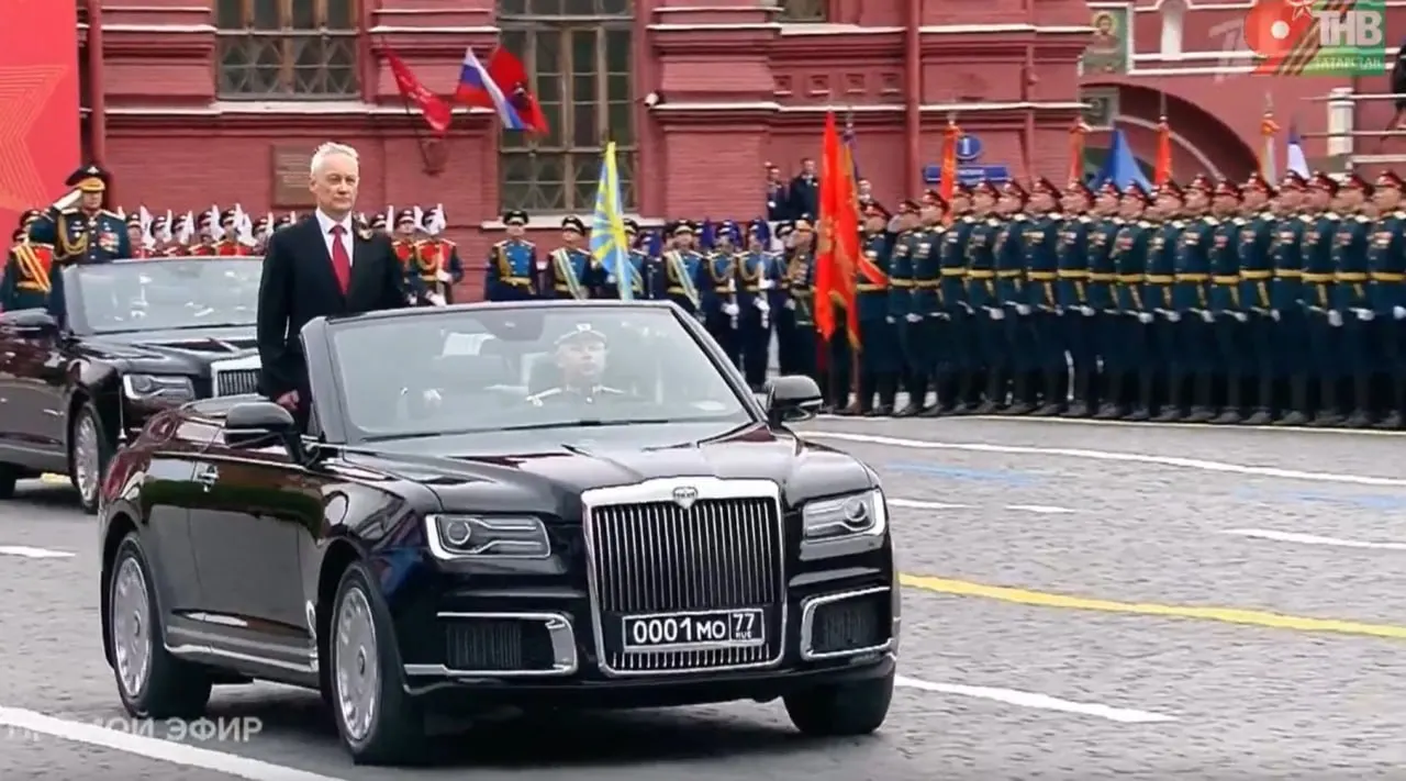 Андрей Белоусов оценил подразделения на отечественном кабриолете Aurus; эта модель собирается в Москве, а схожие варианты выпускают в Елабуге.