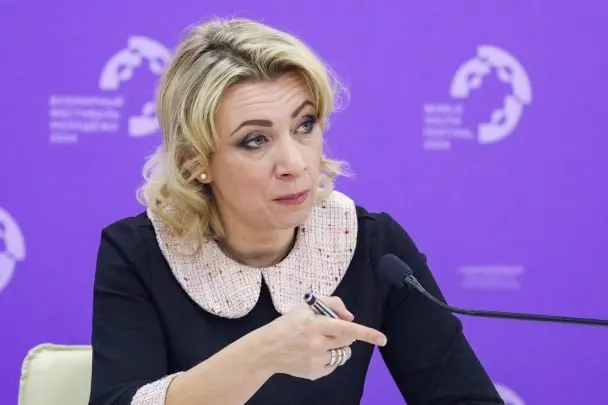 Официальный представитель МИД РФ заявила, что сотрудники Госдепа уведомляют российских дипломатов о том, что их дети, родившиеся в США, автоматически признаются американскими гражданами, хотя семьи не давали на это согласия.